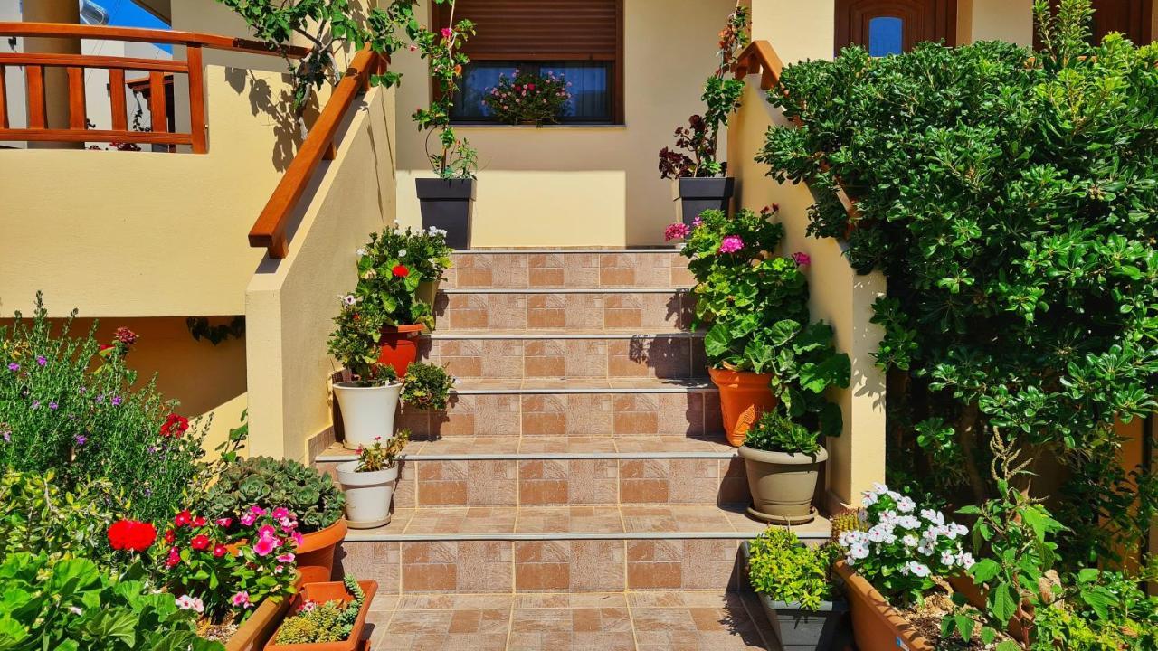 Dina Apartments سْكاليتا المظهر الخارجي الصورة